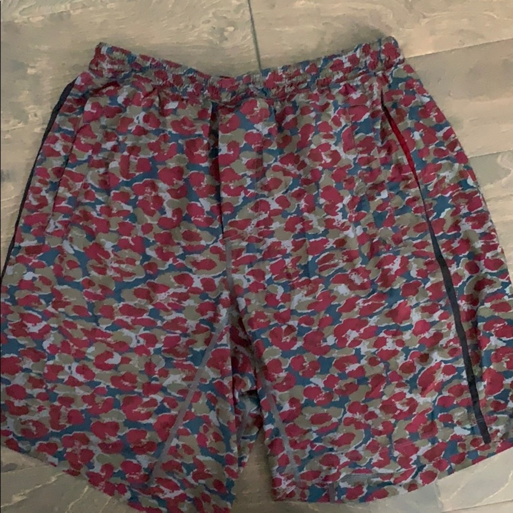Lululemon 9” pacebreaker lined shorts